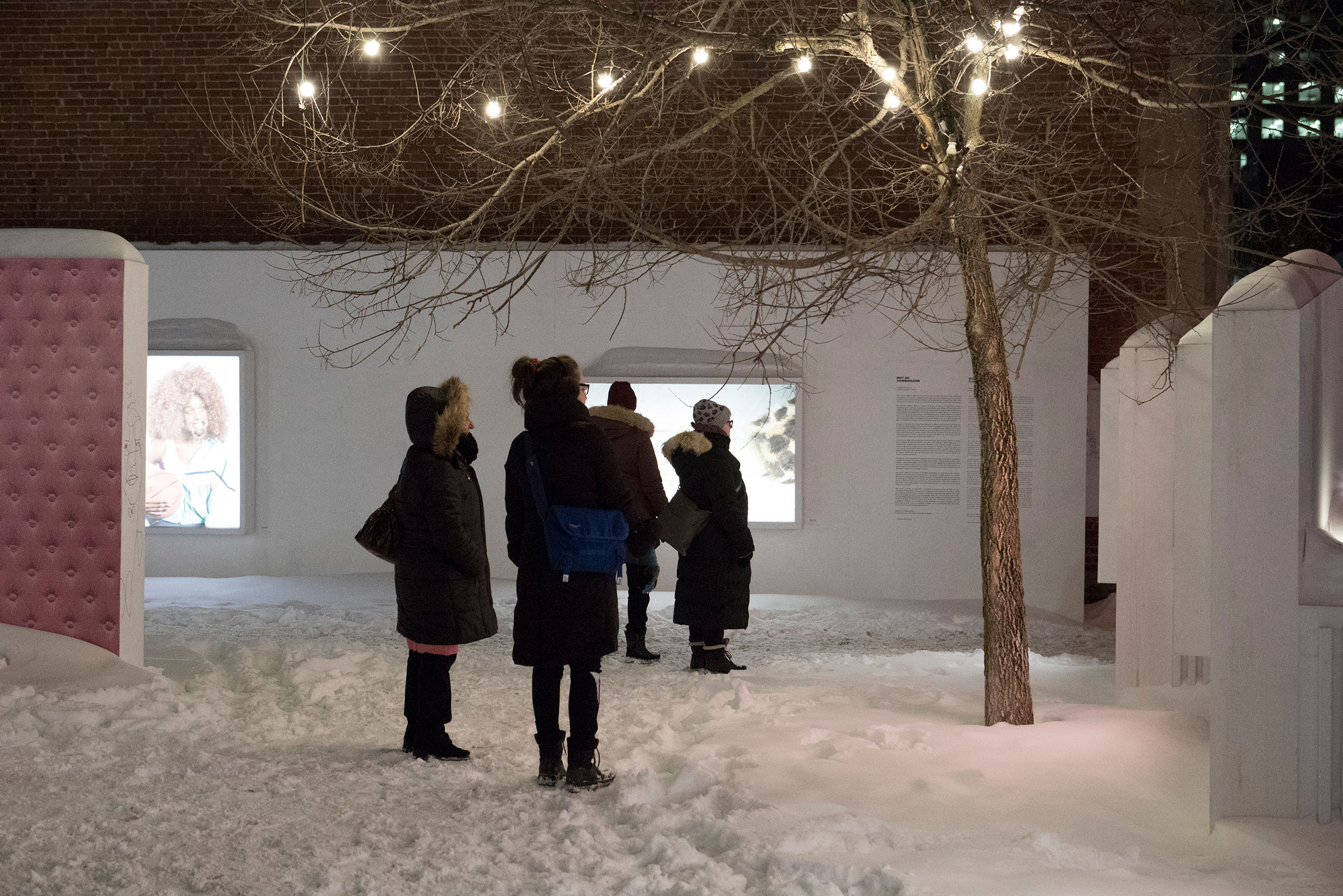 Visite de l'exposition de la Galerie Blanc — Photo : Christine Bourgier
